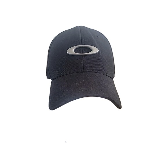 Oakley essential metal cap Oakley essential metal cap - Picture 1 of 3